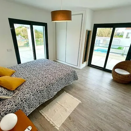 New And Modern 3 Bedroom With Private Heated Pool Near Nazare 圣马蒂纽·杜·波特