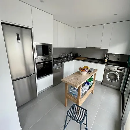 New And Modern 3 Bedroom With Private Heated Pool Near Nazare Сан-Мартинью-ду-Порту