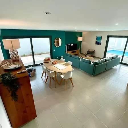 New And Modern 3 Bedroom With Private Heated Pool Near Nazare 别墅