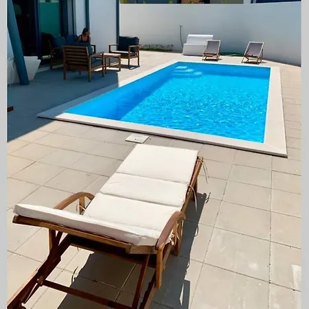 New And Modern 3 Bedroom With Private Heated Pool Near Nazare Вилла Сан-Мартинью-ду-Порту