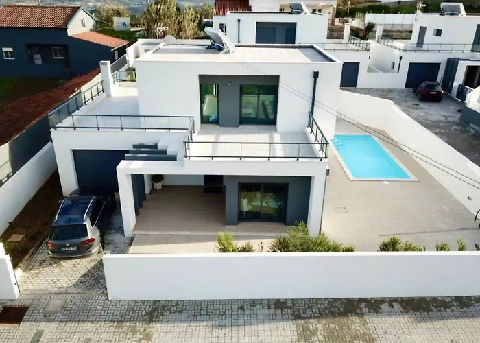 New And Modern 3 Bedroom With Private Heated Pool Near Nazare *